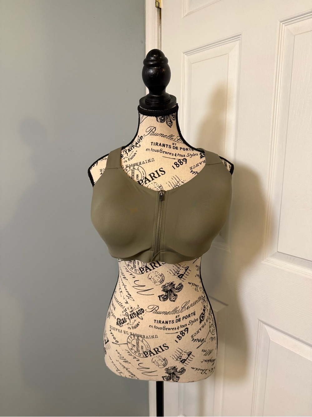 Victoria’s Secret VSX Knockout Front-Zip Olive Green Sports Bra 36DDD
